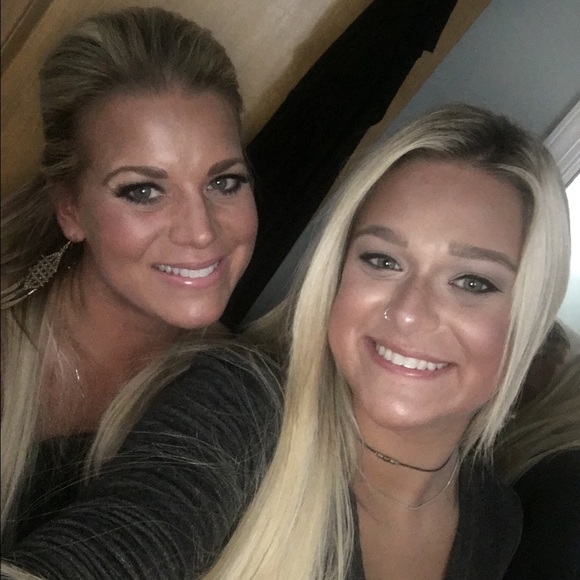 Meet your Posher, Liz - Picture 2 of 2